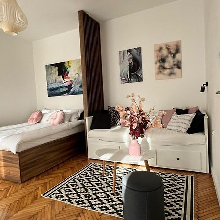 Balconia Sunny Apartment In Centre Of Belgrado Exterior foto